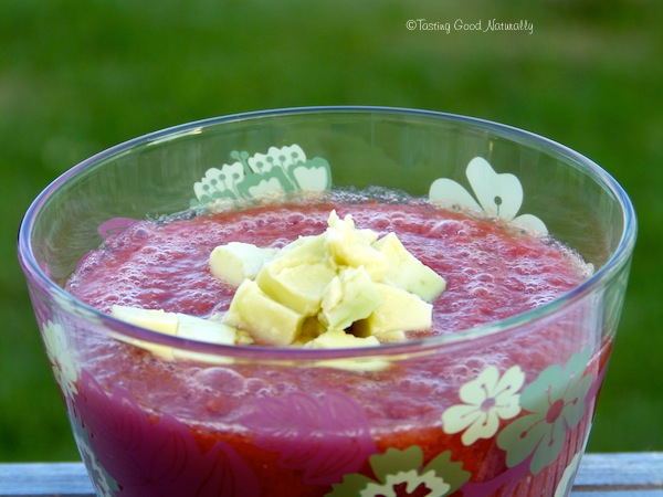 Tasting Good Naturally : Que diriez-vous d'un délicieux Gaspacho à la tomate #vegan #cru  pour vous rafraîchir lors d'une belle journée d'été ?