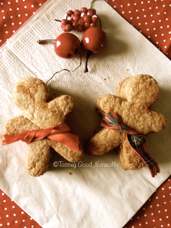 Tasting Good Naturally : La période de Noël approche ! Ces petits Gingerbread Man Cookies #vegan seront parfaits pour déguster au coin du feu avec une bonne tasse de thé. Cliquez pour découvrir la recette !