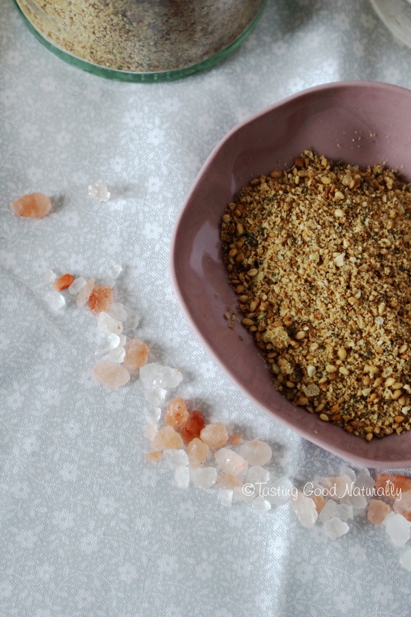 Tasting Good Naturally :Vous cherchez une nouvelle façon d'assaisonner vos plats ? Connaissez vous le Gomasio ? Venez le découvrir, ici, avec ma recette de Gomasio Bio au sel d'Himalaya, graines de sésame et graines de courges #vegan