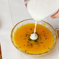 Tasting Good Naturally : Soupe aux carottes, gingembre et citron et sa crème aux noix de cajou #vegan