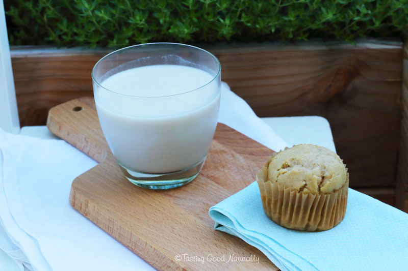 Tasting Good Naturally : Cela vous dit de boire un verre de lait végétal amandes noix de cajou avec un bon muffin au citron pour le goûter ?