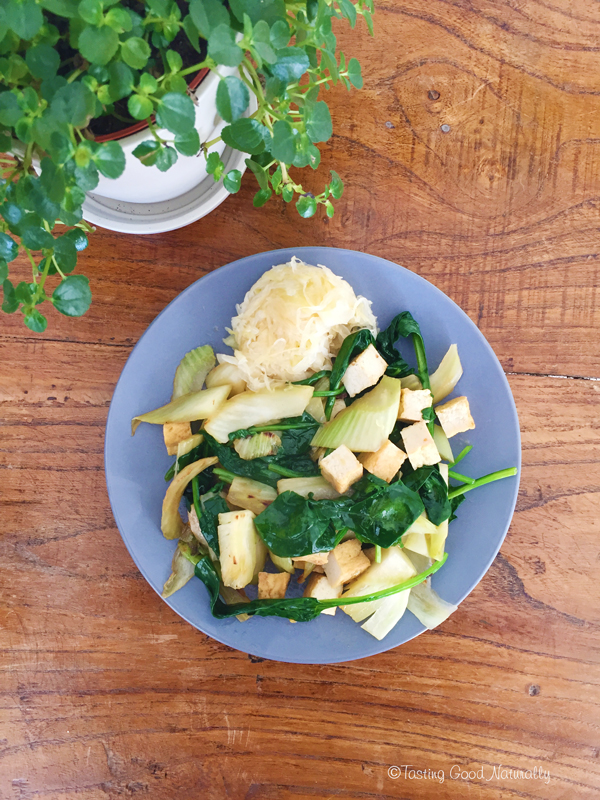 Tasting Good Naturally : Je partage avec vous une idée de repas express : poêlée de fenouil, tofu et épinards. Manque de temps, vie trépidante, on pense ne pas toujours avoir le temps de faire à manger !